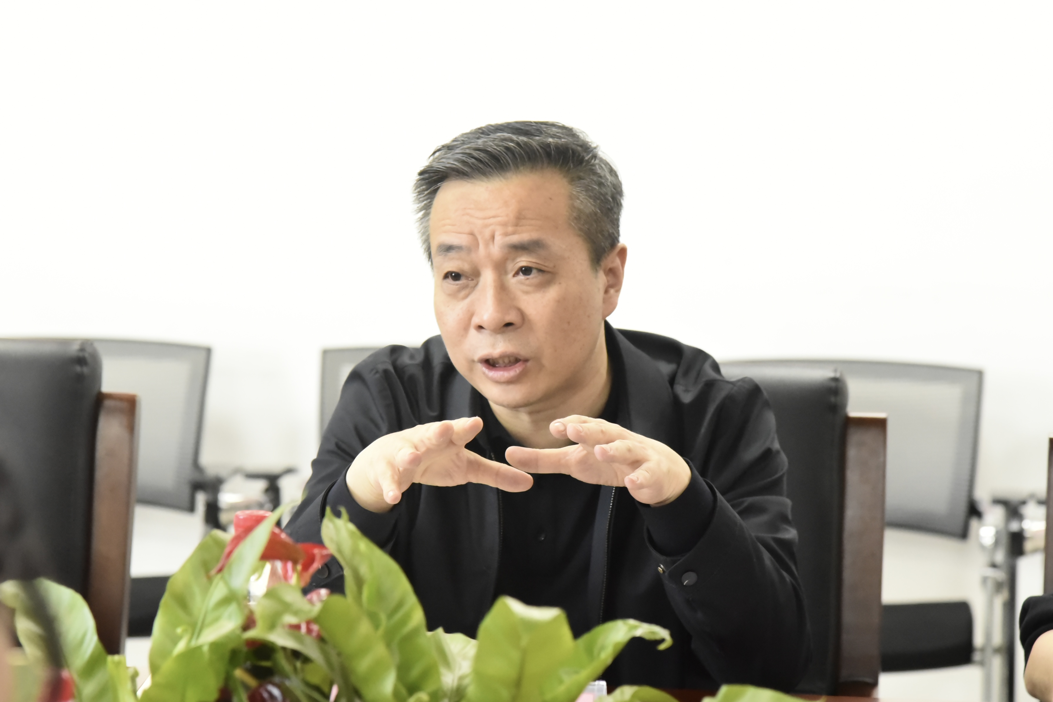 图1-康震副校长一行赴不见星空
开展科研工作调研.JPG